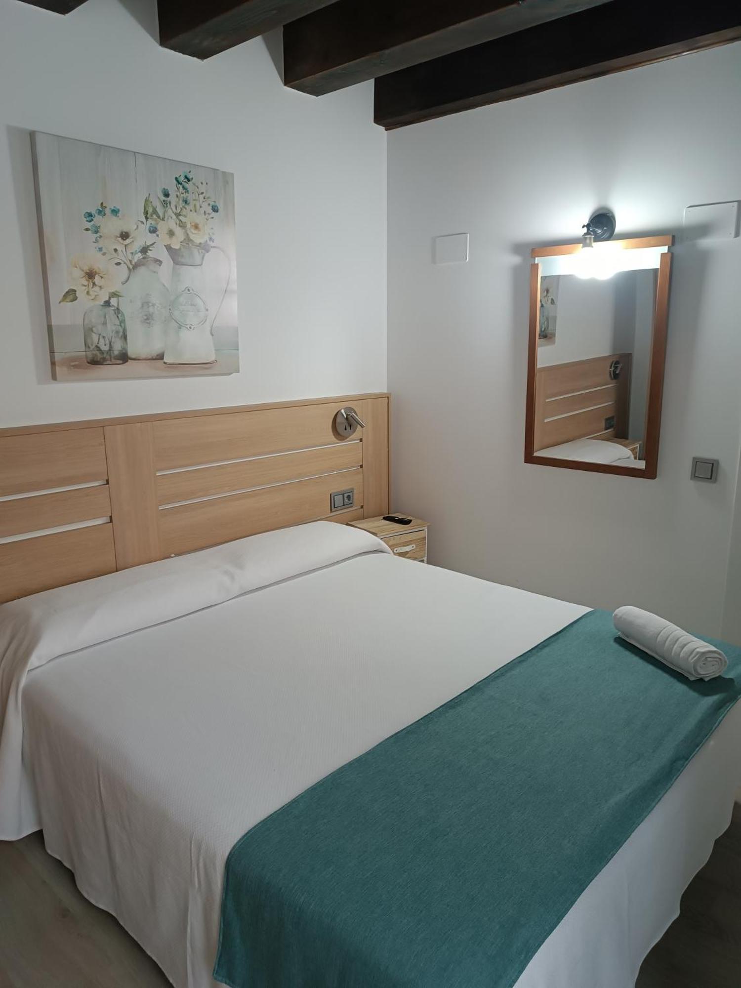 Apartamentos Turisticos Avila Puerta De Los Leales 1-2 Exterior photo