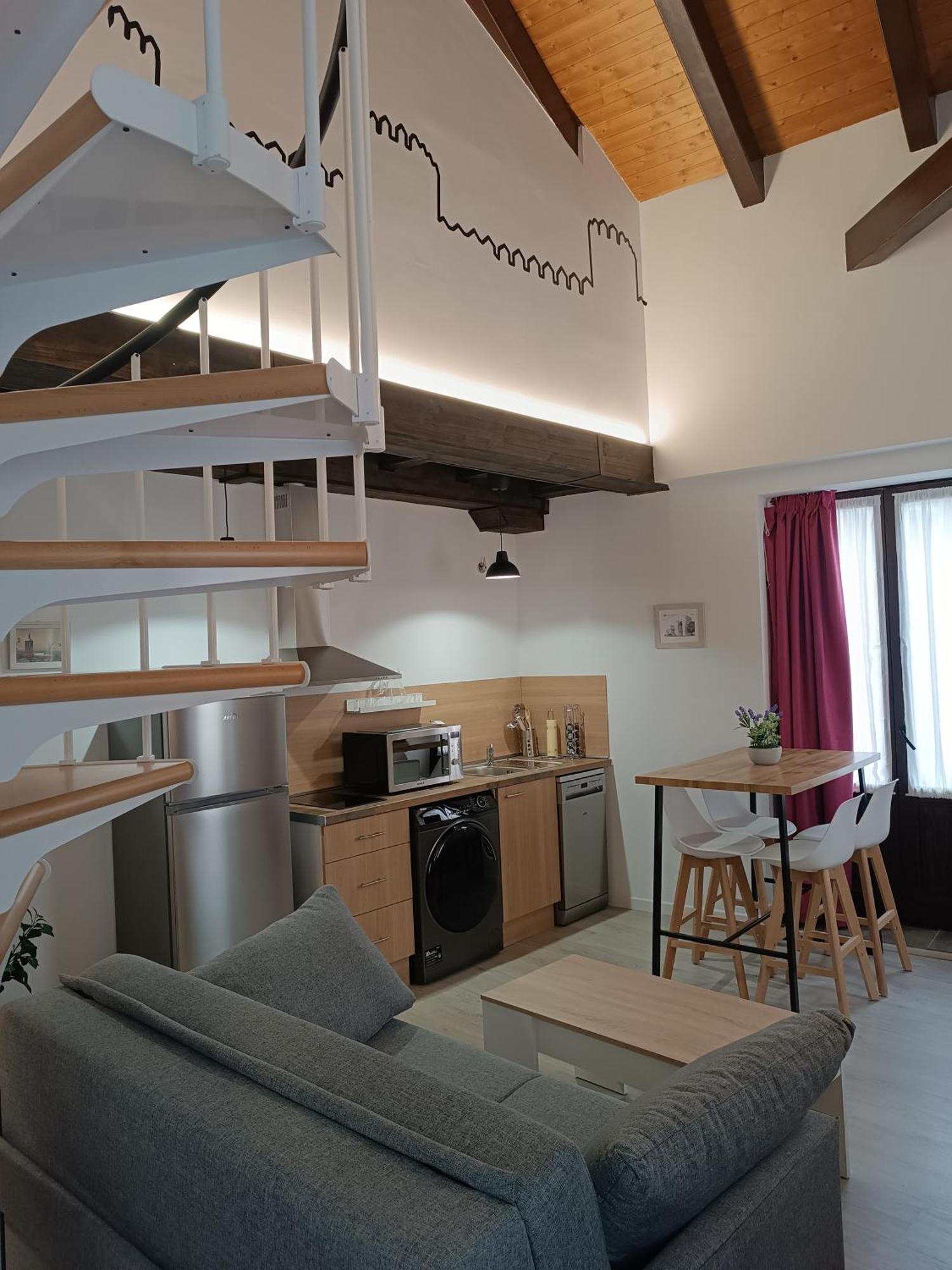 Apartamentos Turisticos Avila Puerta De Los Leales 1-2 Exterior photo