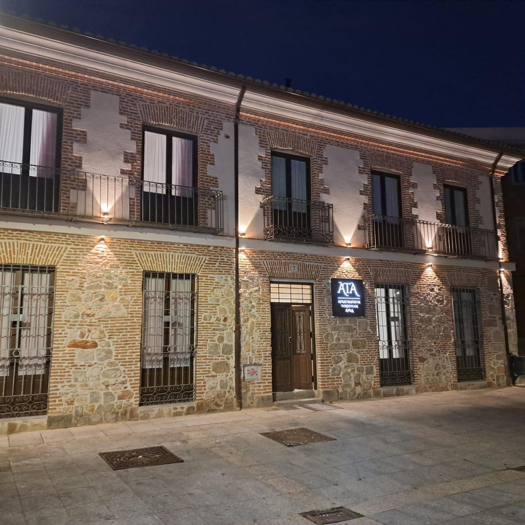 Apartamentos Turisticos Avila Puerta De Los Leales 1-2 Exterior photo